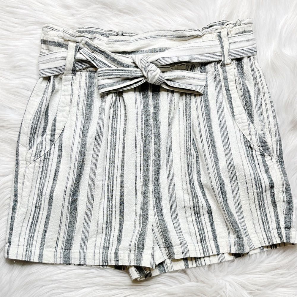 Forever 21 Belted Striped Paper Bag Shorts White & Blue Size XS